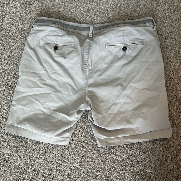 Express Hyper Stretch Short - Picture 2 of 3